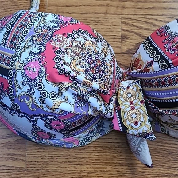 Bikini - Picture 10 of 10